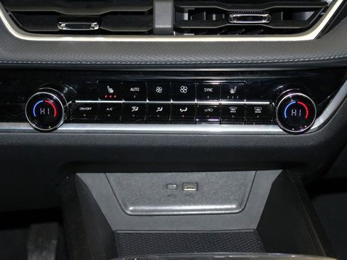 Used 2026 Chevrolet Equinox LT w/ Convenience Package II image 21