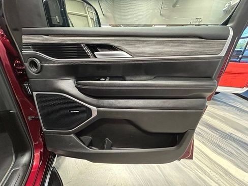 Used 2024 Jeep Wagoneer L Series II w/ Flexible Seating Group AWD/4WD image 41