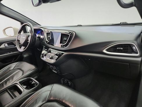 Used 2020 Chrysler Pacifica Touring-L w/ Advanced Safetytec Group AWD/4WD image 30