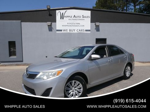Used 2014 Toyota Camry FWD image 1