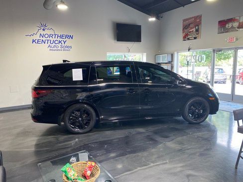 Used 2024 Honda Odyssey Sport image 2