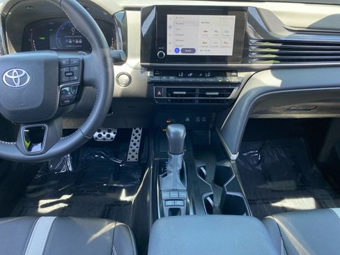Used 2026 Toyota Camry SE FWD image 11