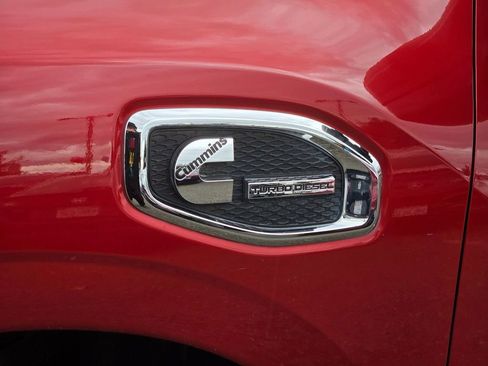 Used 2019 Nissan Titan SV w/ SV Convenience Package image 9