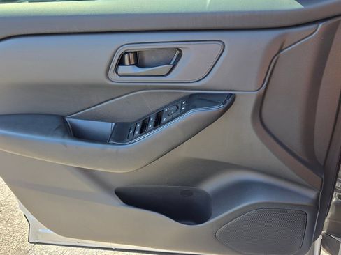Used 2024 Nissan Rogue S FWD image 27
