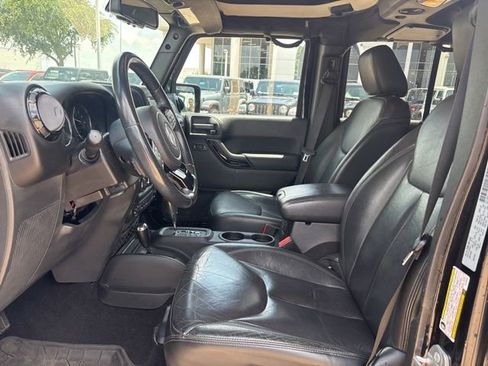 Used 2015 Jeep Wrangler Unlimited Sahara AWD/4WD image 10