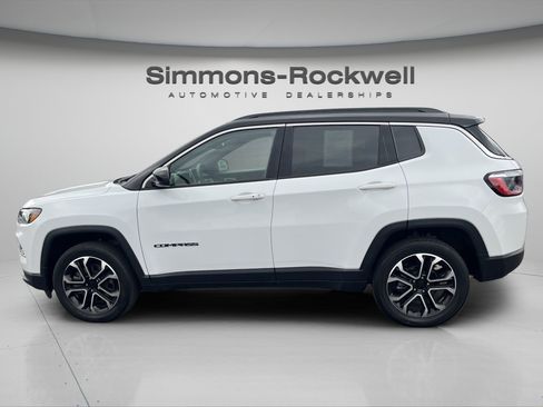 Used 2023 Jeep Compass Limited w/ Sun and Sound Group AWD/4WD image 3