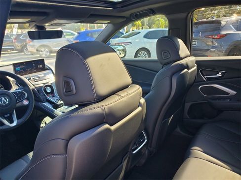 Used 2025 Acura RDX SH-AWD image 11