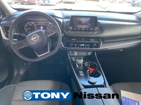 Used 2025 Nissan Rogue SV AWD/4WD image 12