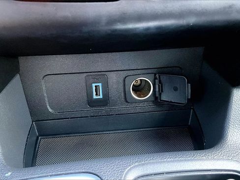 Used 2017 Ford Escape Titanium FWD image 24