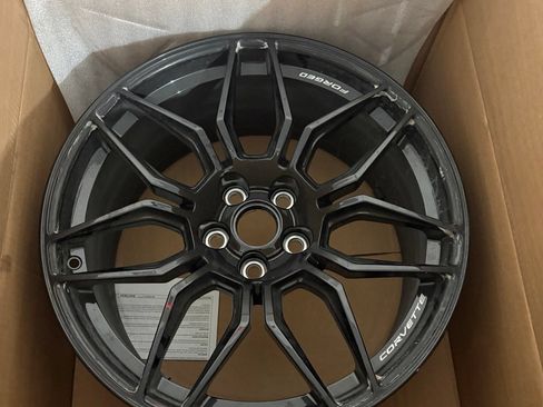 Used 2024 Chevrolet Corvette Z06 RWD image 7