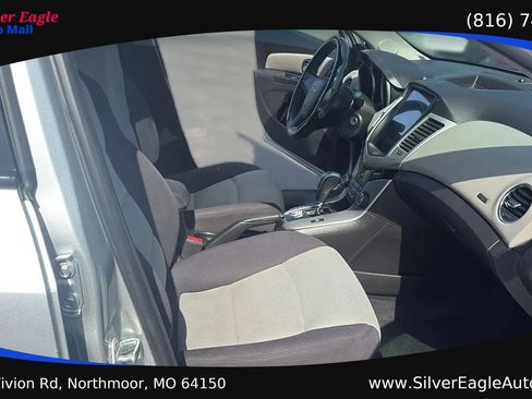 Used 2014 Chevrolet Cruze LS FWD image 12