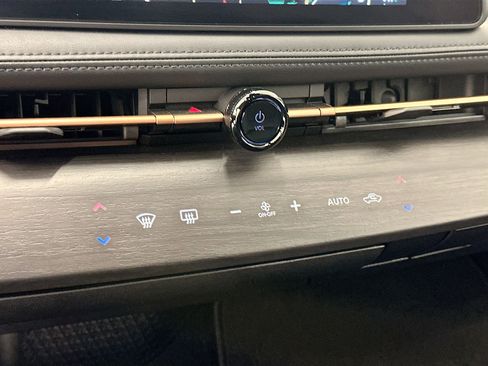 Used 2025 Nissan Ariya AWD image 24