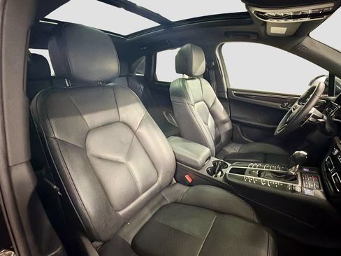 Certified 2020 Porsche Macan AWD/4WD image 30