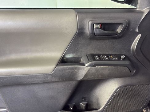 Used 2022 Toyota Tacoma SR AWD/4WD image 26