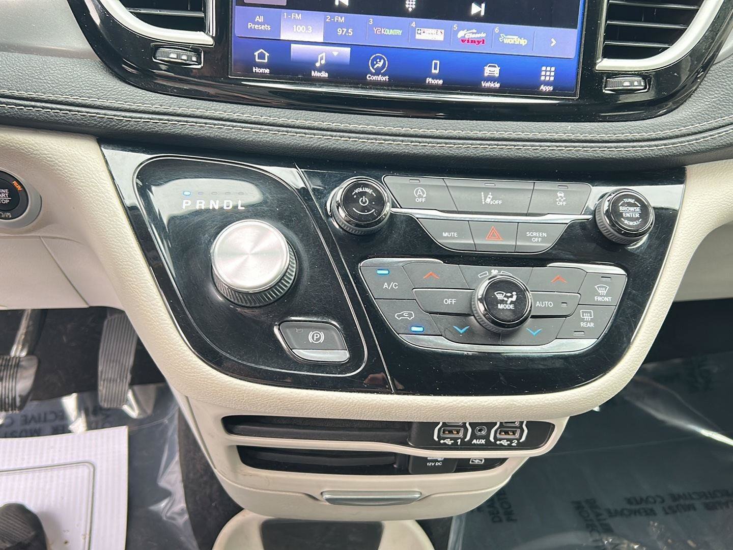Used 2022 Chrysler Pacifica Touring-L FWD image 15