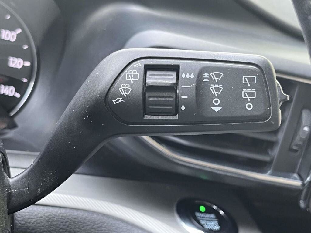 Used 2020 Ford Explorer XLT w/ Equipment Group 202A AWD/4WD image 34