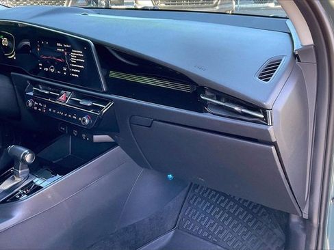 Used 2023 Kia Niro EX Touring image 16