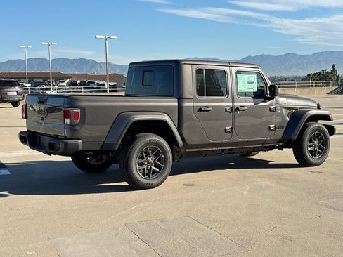 New 2026 Jeep Gladiator Sport AWD/4WD image 3