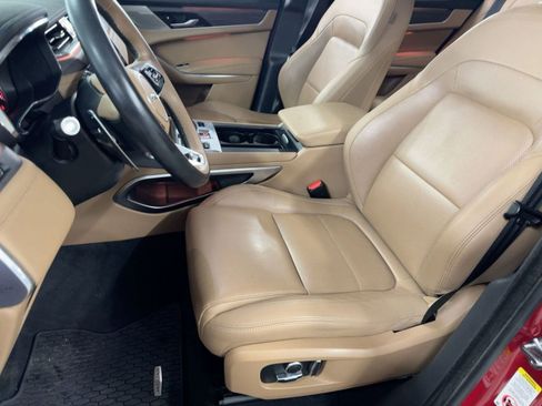 Used 2022 Jaguar F-PACE S image 5