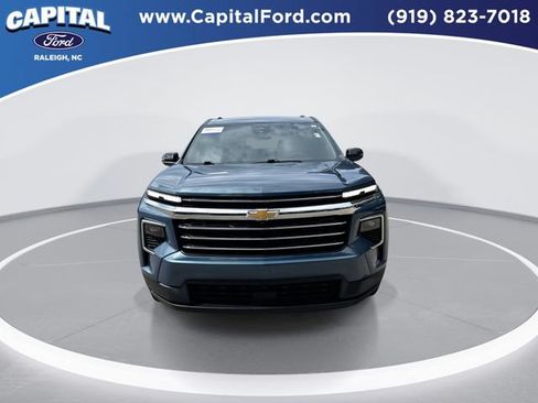 Used 2026 Chevrolet Traverse LT w/ Driver Confidence Package FWD image 3