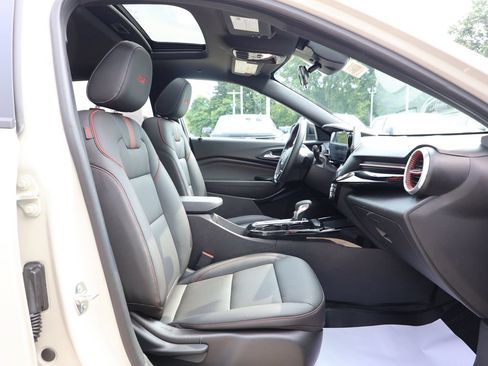Certified 2026 Chevrolet Trax RS w/ Sunroof Package FWD image 32