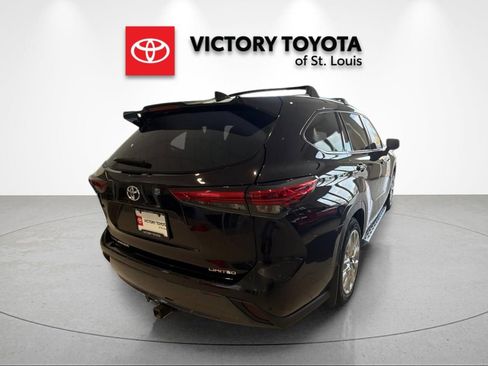 Used 2022 Toyota Highlander Limited image 3