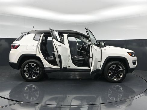 Used 2018 Jeep Compass Trailhawk w/ Leather Interior Group AWD/4WD image 35
