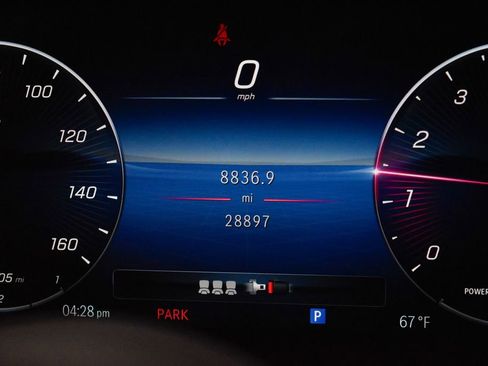 Used 2024 Mercedes-Benz GLC 300 4MATIC image 40