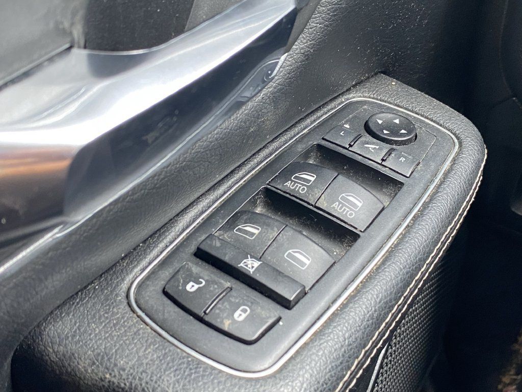 Used 2019 RAM 1500 Laramie AWD/4WD image 8