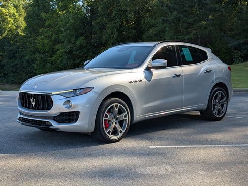 Used 2017 Maserati Levante S AWD/4WD image 5