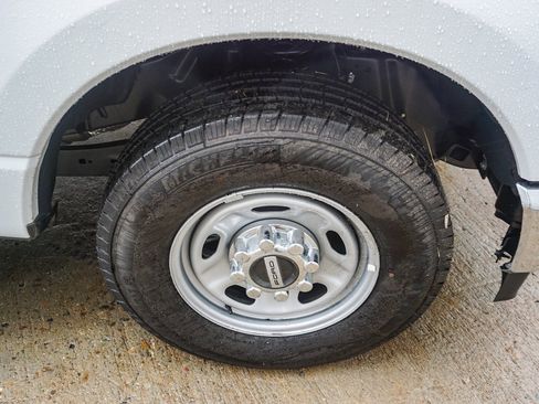 New 2024 Ford F250 XL w/ XL Chrome Package image 10