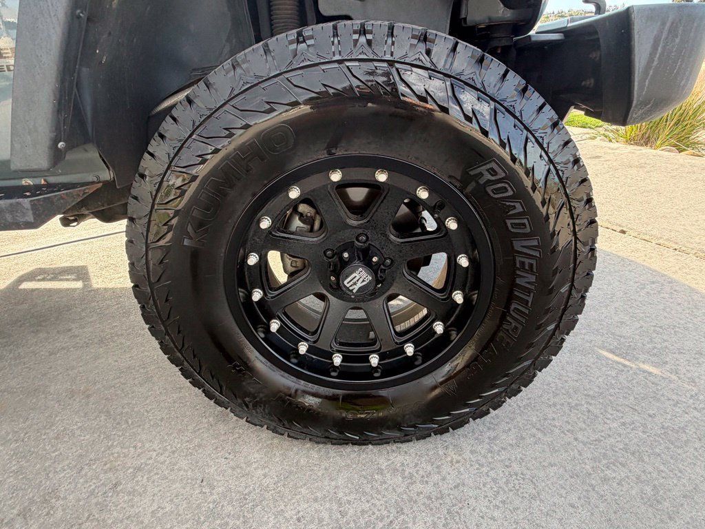 Used 2015 Jeep Wrangler Unlimited Rubicon w/ Connectivity Group AWD/4WD image 35