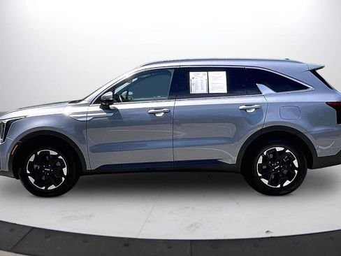 Used 2024 Kia Sorento S FWD image 5