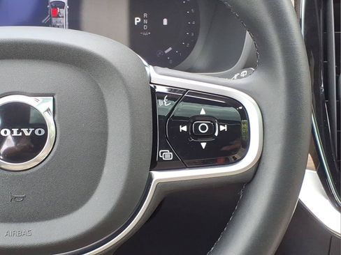 Certified 2026 Volvo XC90 B6 Plus AWD/4WD image 11
