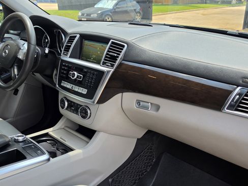 Used 2015 Mercedes-Benz GL 450 4MATIC w/ Appearance Package image 30