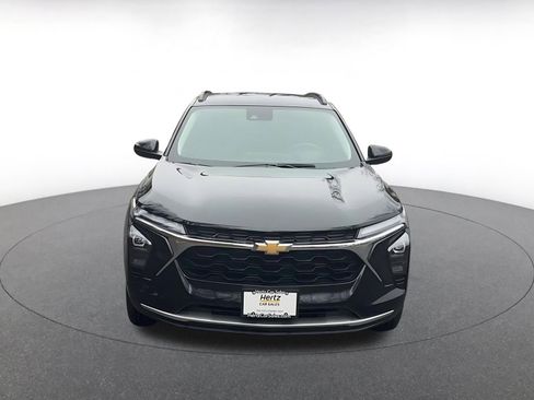 Used 2025 Chevrolet Trax LT image 3