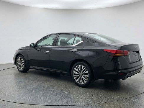 Used 2025 Nissan Altima 2.5 SV FWD image 6