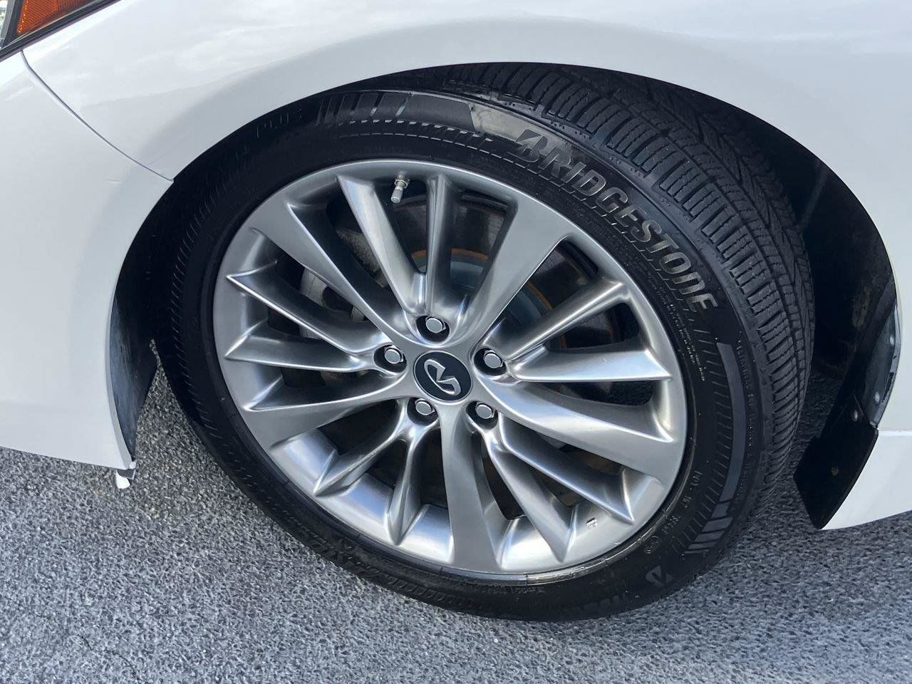 Used 2019 INFINITI Q50 Luxe w/ Essential Package (3.0T Luxe) AWD/4WD image 9
