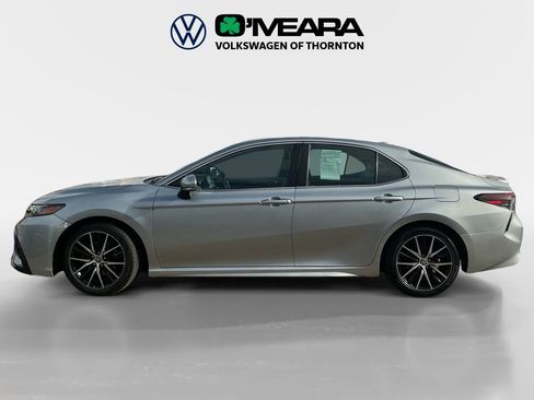 Used 2023 Toyota Camry SE image 2