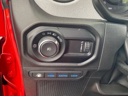 Used 2024 Jeep Wrangler Unlimited w/ Convenience Group AWD/4WD image 27
