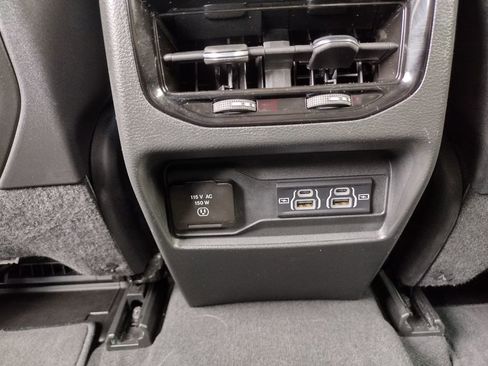 Used 2025 Jeep Grand Cherokee Altitude image 13