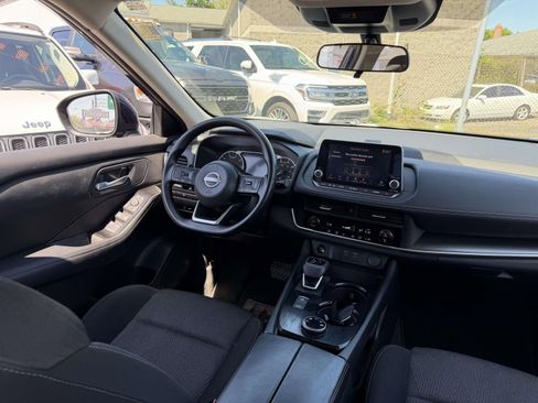Used 2024 Nissan Rogue SV AWD/4WD image 16