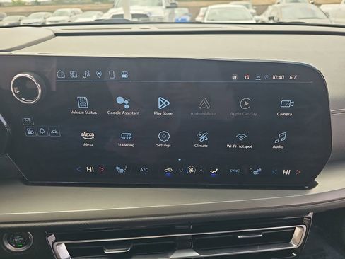 Used 2025 Chevrolet Traverse LT FWD image 23