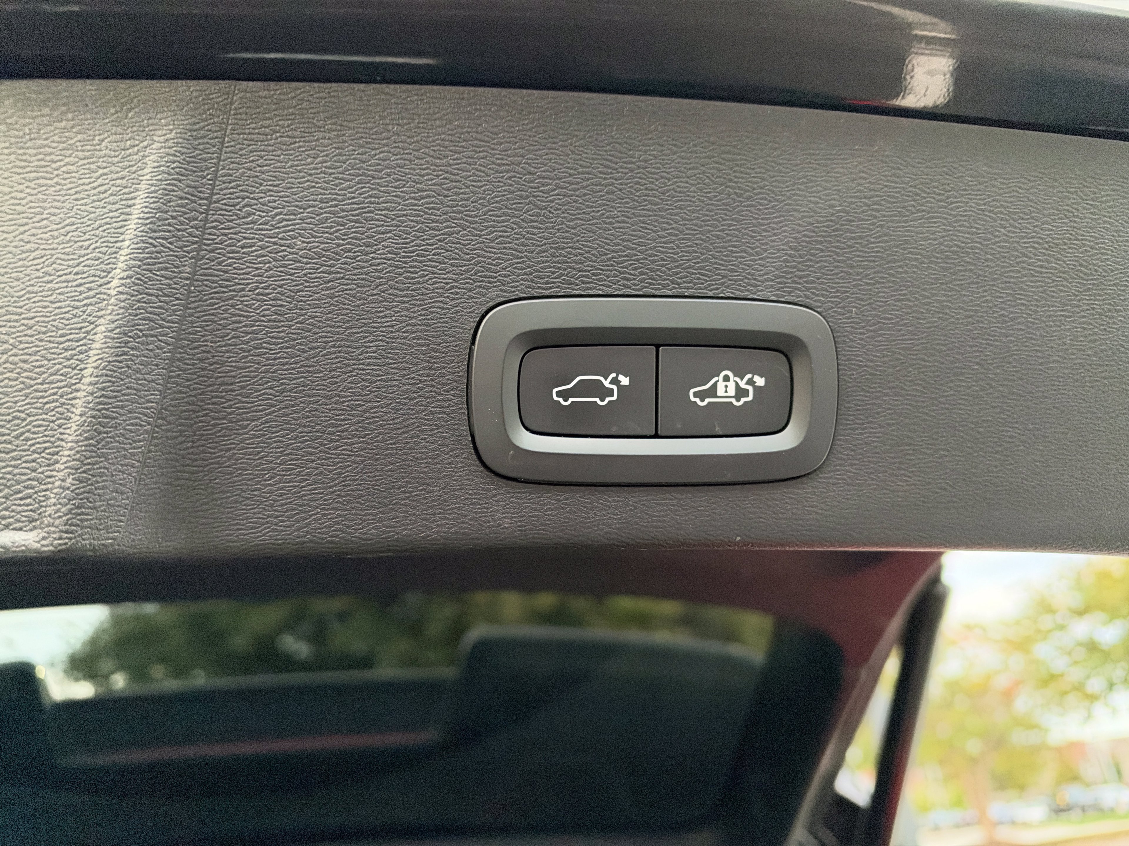 Used 2023 Volvo XC40 B4 Plus w/ Protection Package Premier FWD image 10