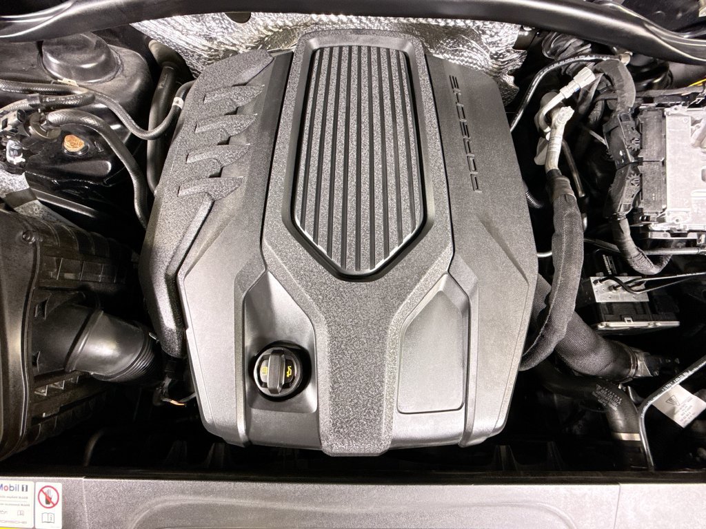 Certified 2023 Porsche Macan AWD/4WD image 27
