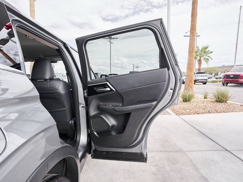 Used 2024 Mitsubishi Outlander SE image 14