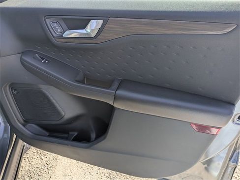 Used 2020 Ford Escape Titanium image 30