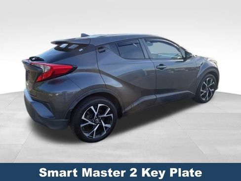 Used 2018 Toyota C-HR XLE image 6