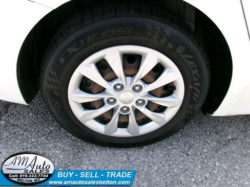 Used 2022 Kia Forte Sedan FWD image 21