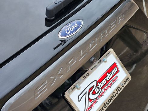 Used 2024 Ford Explorer XLT w/ Equipment Group 202A RWD image 18